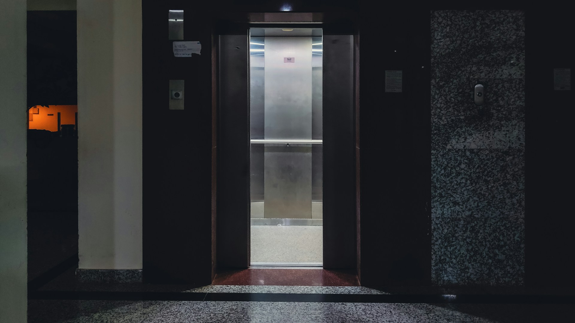 Car & Heavy-Duty Elevators